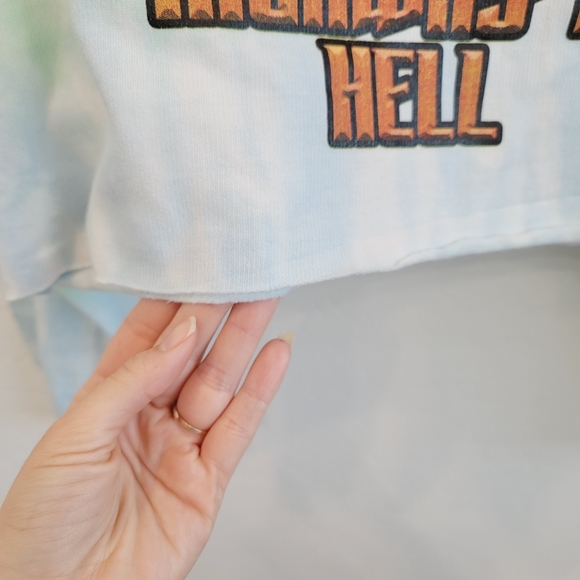 NWT AC/DC Tie Dye Graphic Cropped Hoodie Sweater M - Picture 11 of 16